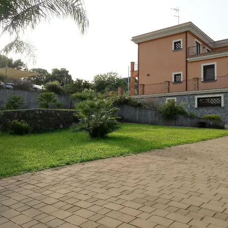 Feluchia Tra Il Mare E Il Vulcano Acireale