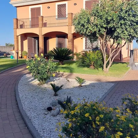 Feluchia Tra Il Mare E Il Vulcano Frühstückspension Acireale