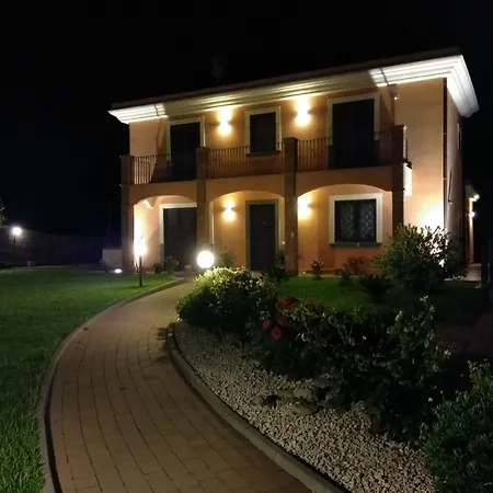 Feluchia Tra Il Mare E Il Vulcano לינה וארוחת בוקר 4*