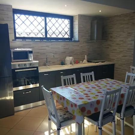 Feluchia Tra Il Mare E Il Vulcano Acireale