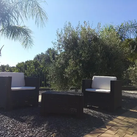 Feluchia Tra Il Mare E Il Vulcano Frühstückspension 4*