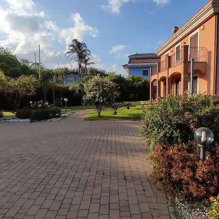 Frühstückspension Feluchia Tra Il Mare E Il Vulcano