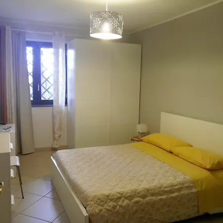 Feluchia Tra Il Mare E Il Vulcano