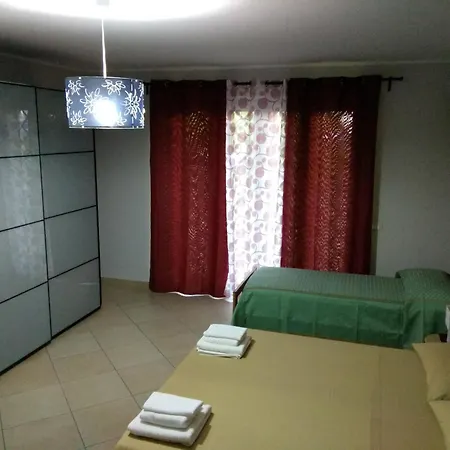 Frühstückspension Feluchia Tra Il Mare E Il Vulcano