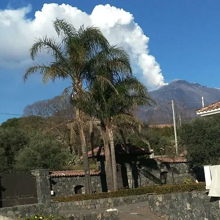 Bed & Breakfast Feluchia Tra Il Mare E Il Vulcano 2*