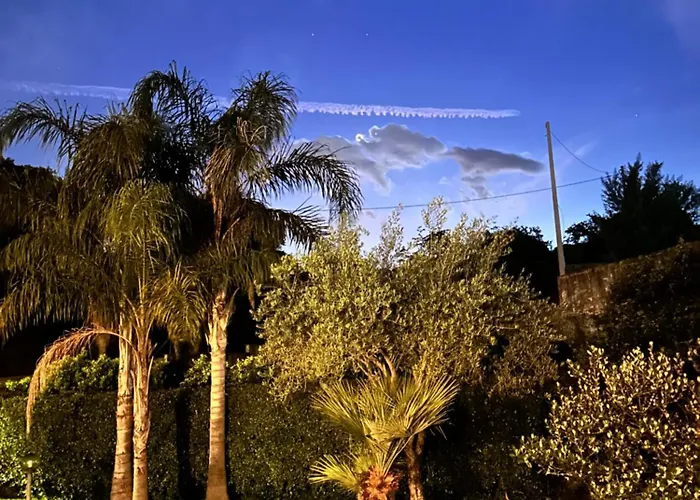 Feluchia Tra Il Mare E Il Vulcano