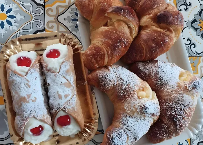 Feluchia Tra Il Mare E Il Vulcano