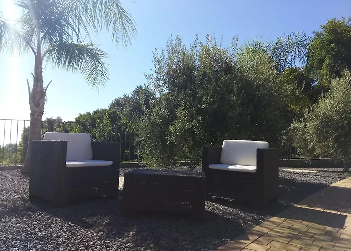 Feluchia Tra Il Mare E Il Vulcano לינה וארוחת בוקר 4*