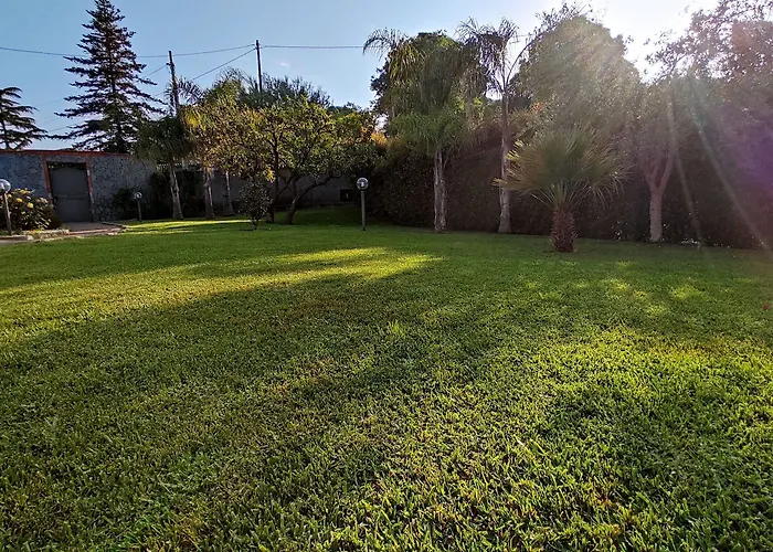 Feluchia Tra Il Mare E Il Vulcano