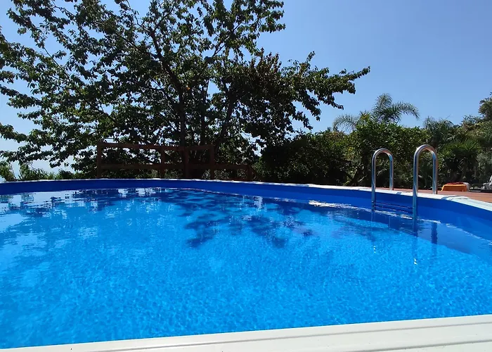 לינה וארוחת בוקר Feluchia Tra Il Mare E Il Vulcano 4*