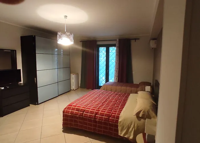 Feluchia Tra Il Mare E Il Vulcano