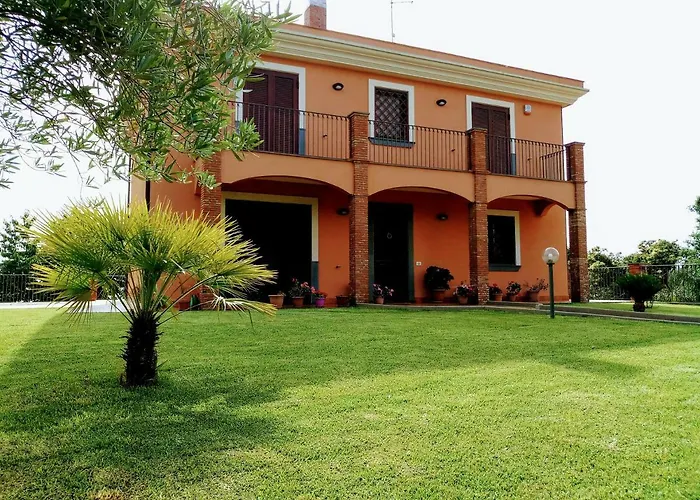 לינה וארוחת בוקר Feluchia Tra Il Mare E Il Vulcano 4*